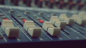 Learning how to record a full band can be a challenge, but this guide aims to walk you through the process from start to finish